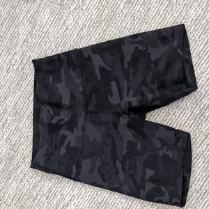 Lululemon Black Camo Size 4 Biker Shorts 8" NEW without tags